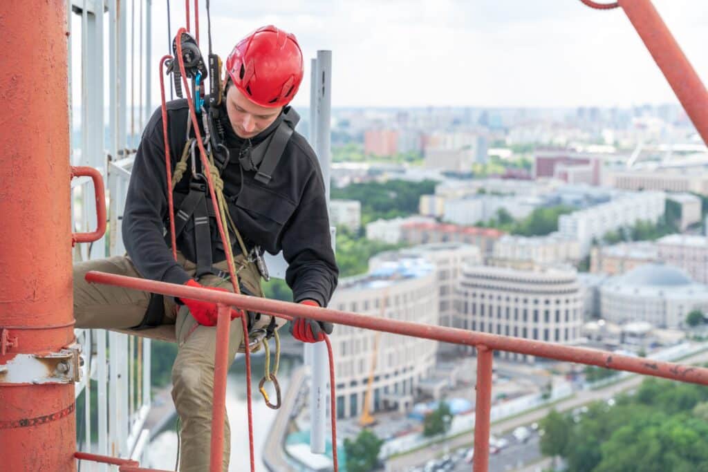 EPI para Trabalho em Altura: Garantindo Segurança nas Operações em Altitudes